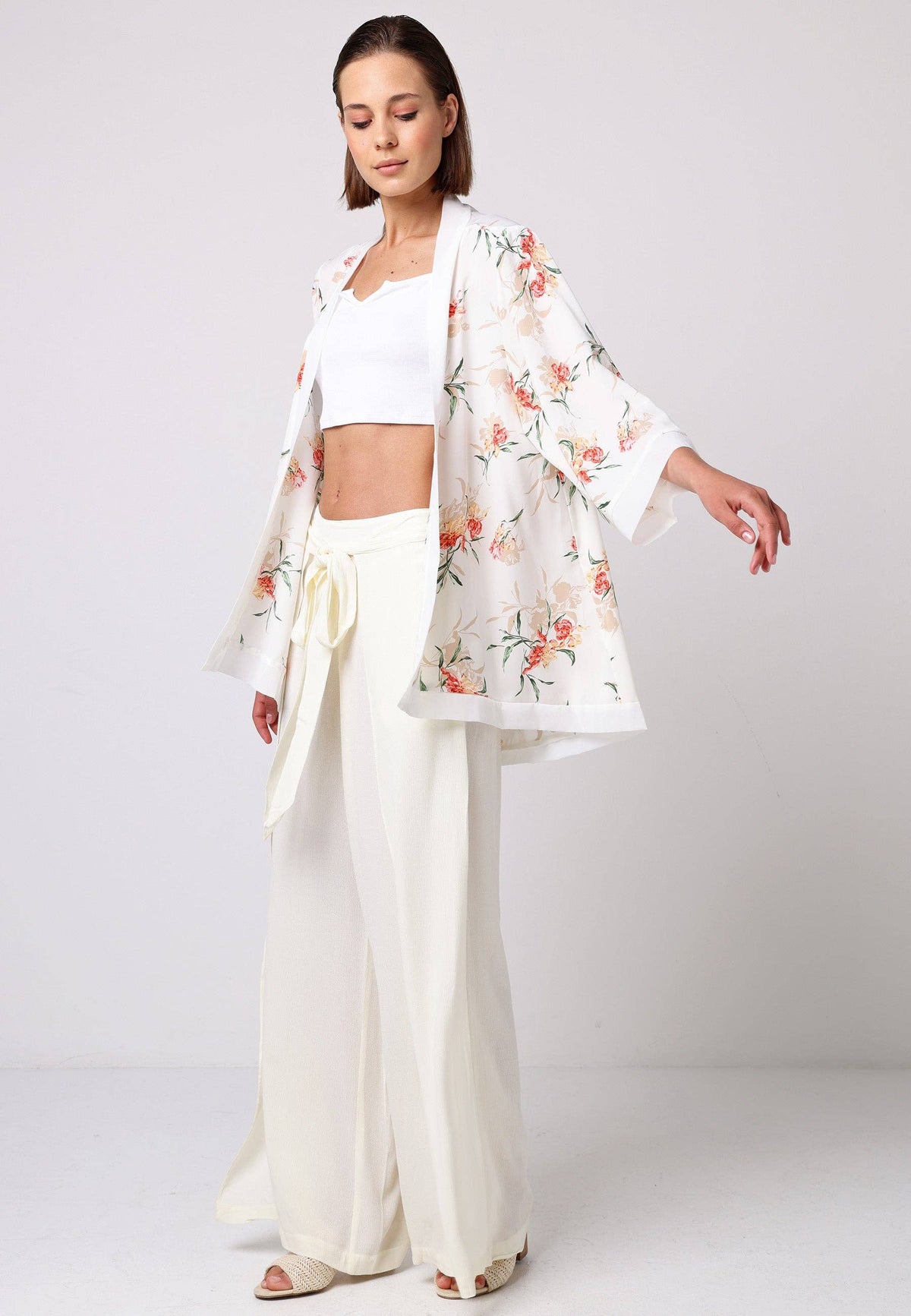 Short Kimono Top in White Floral Print