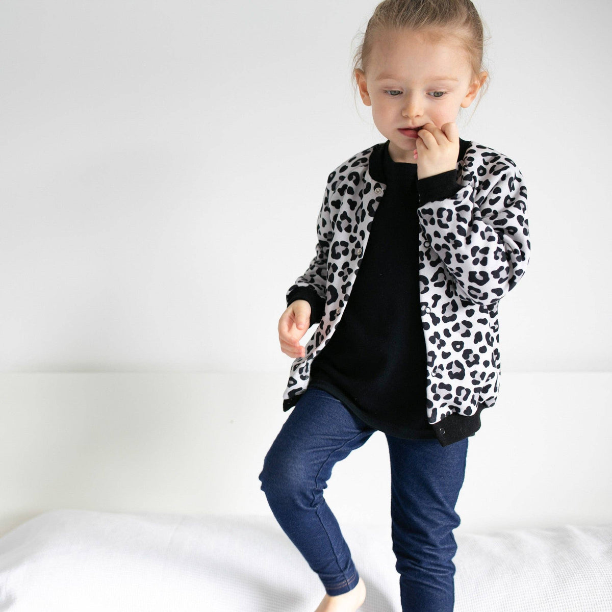 Unisex Grey Leopard Kids Bomber Jacket – Lightweight Fleece