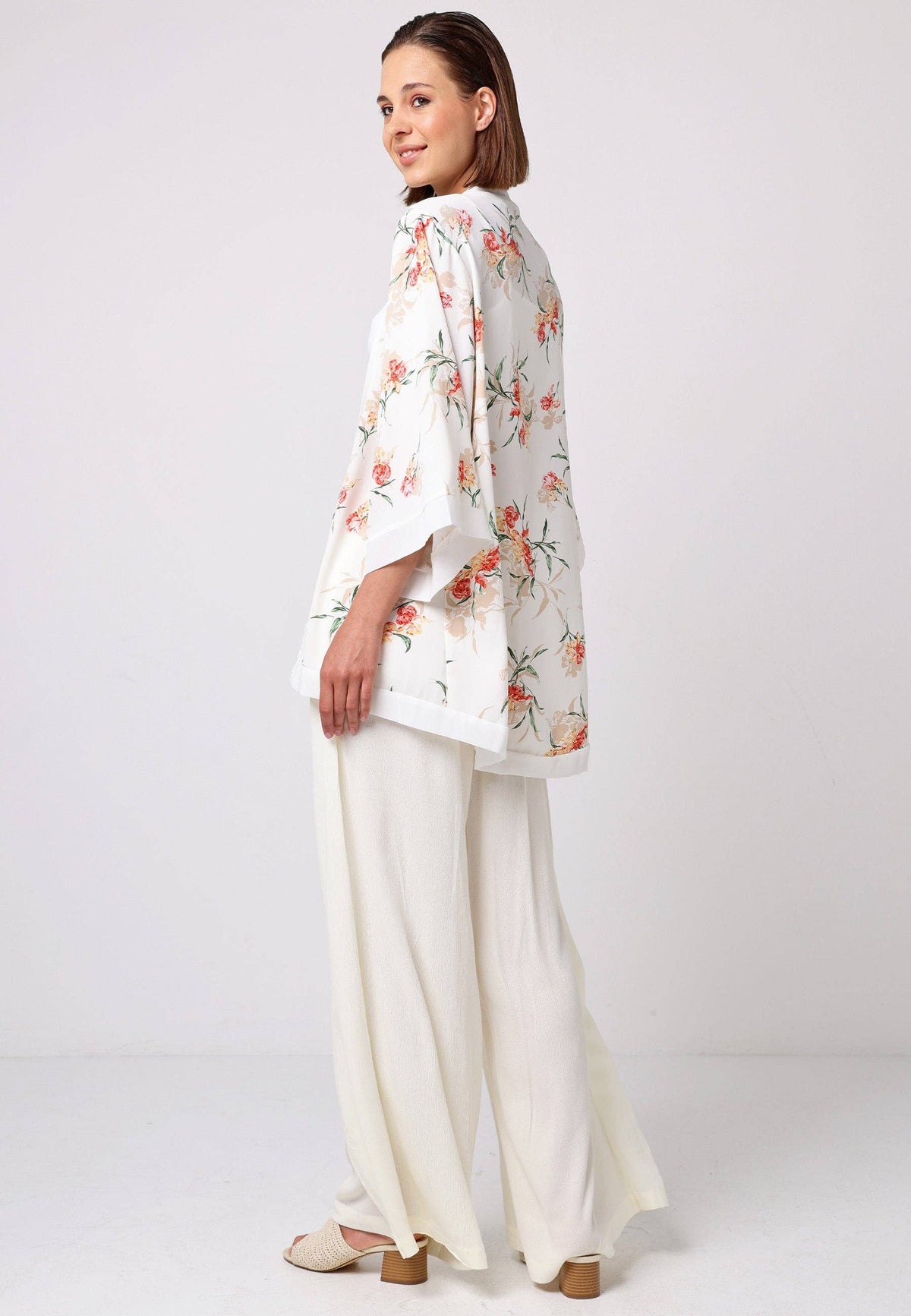 Short Kimono Top in White Floral Print