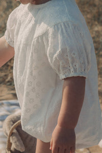 Minnie & Monty - White Daisy Short Puff Sleeve Romper