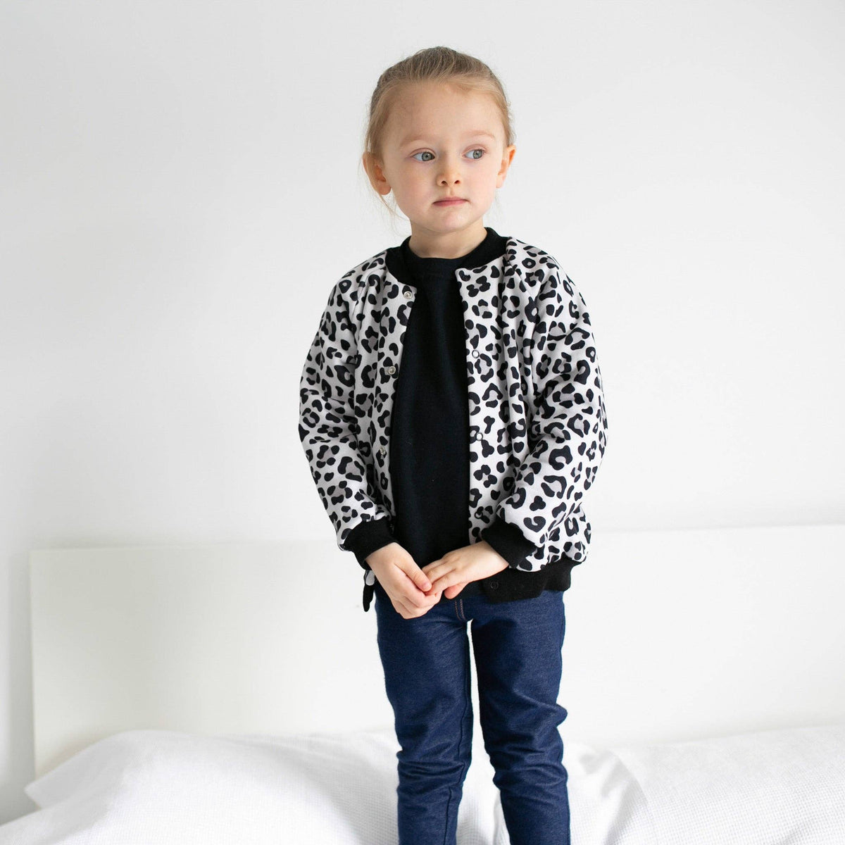 Unisex Grey Leopard Kids Bomber Jacket – Lightweight Fleece