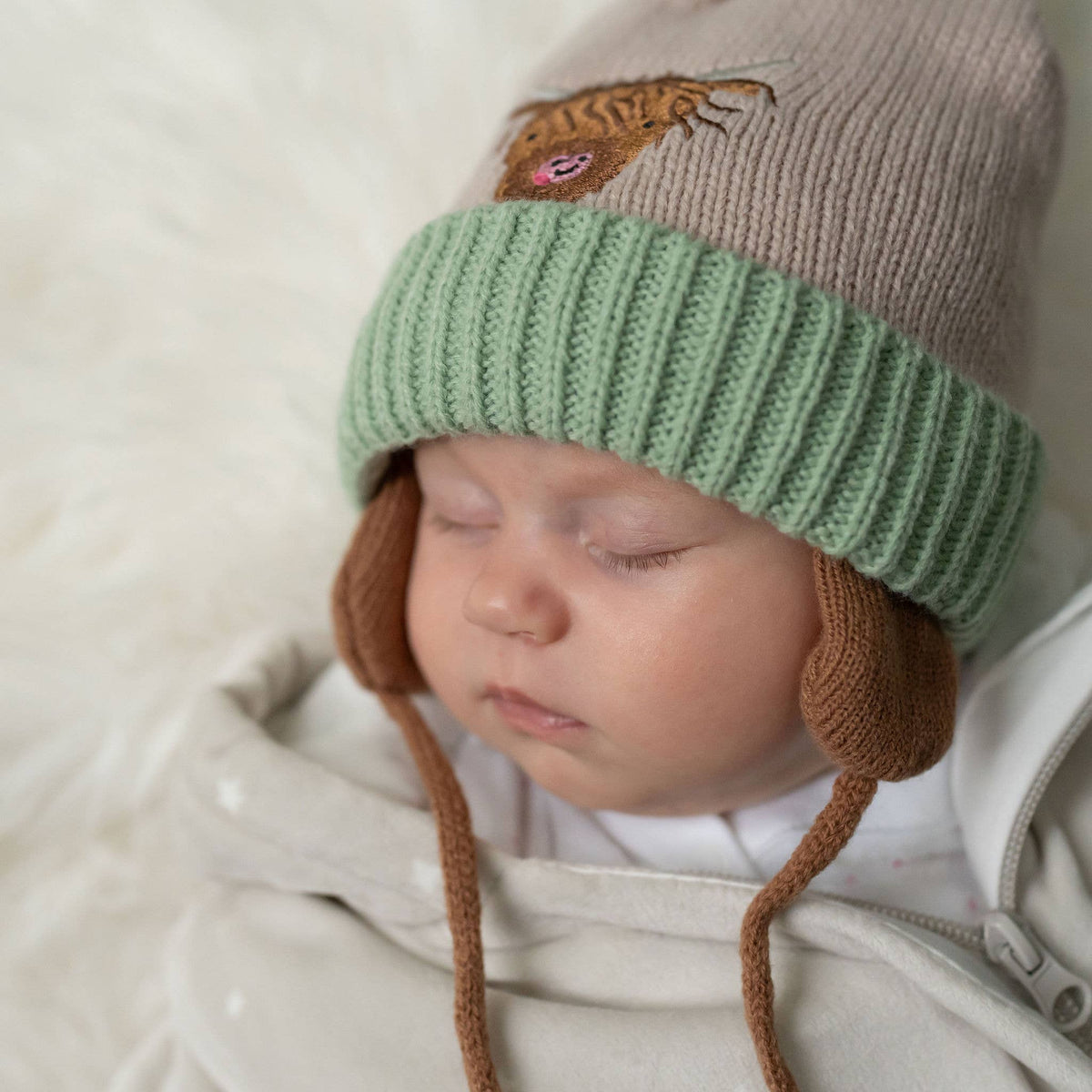 Highland Cow Wooly Hat and Mittens