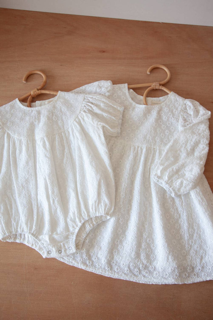 Minnie & Monty - White Daisy Puff Long Sleeve Dress