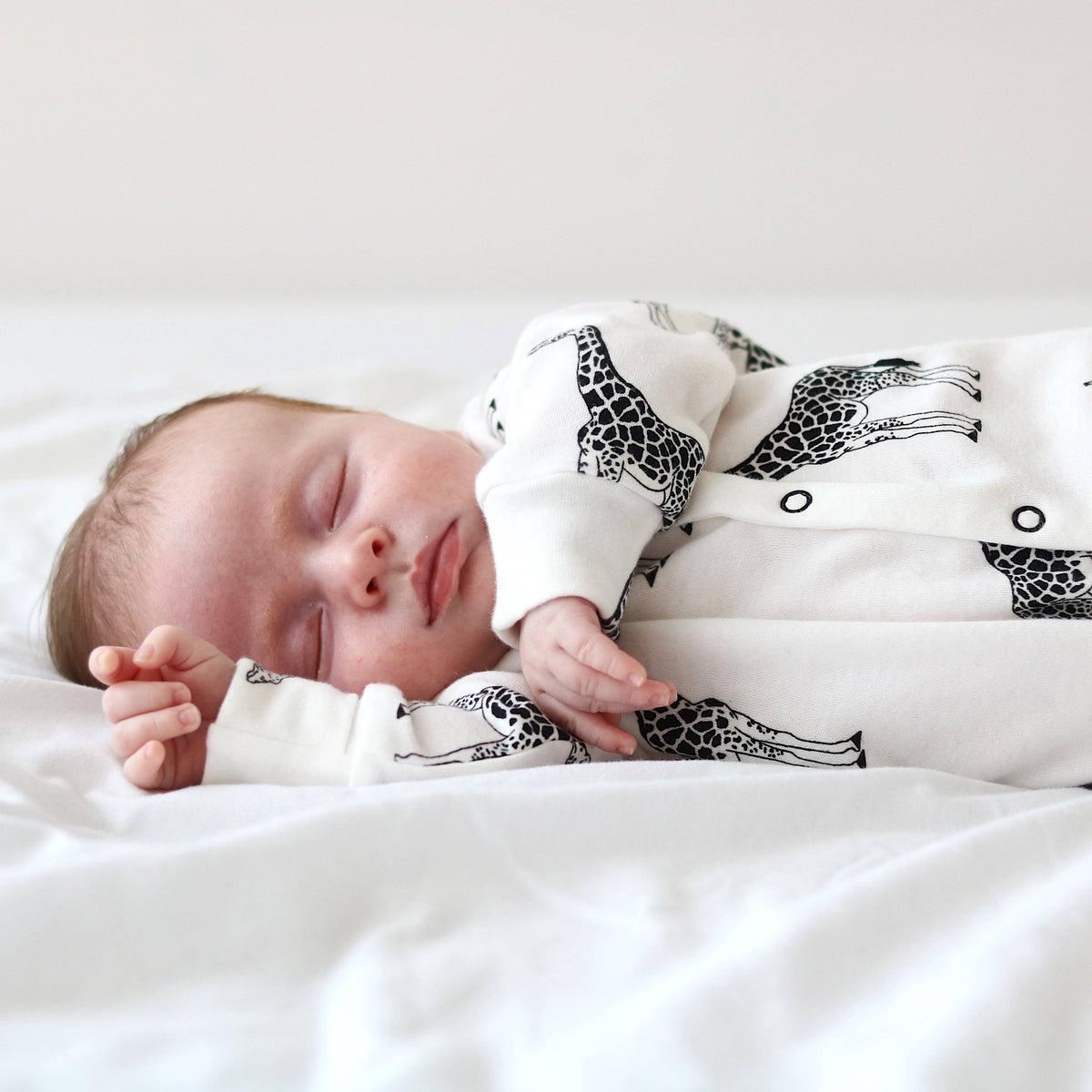 Unisex Baby Cotton Sleepsuit (Onesie) – Giraffe Print