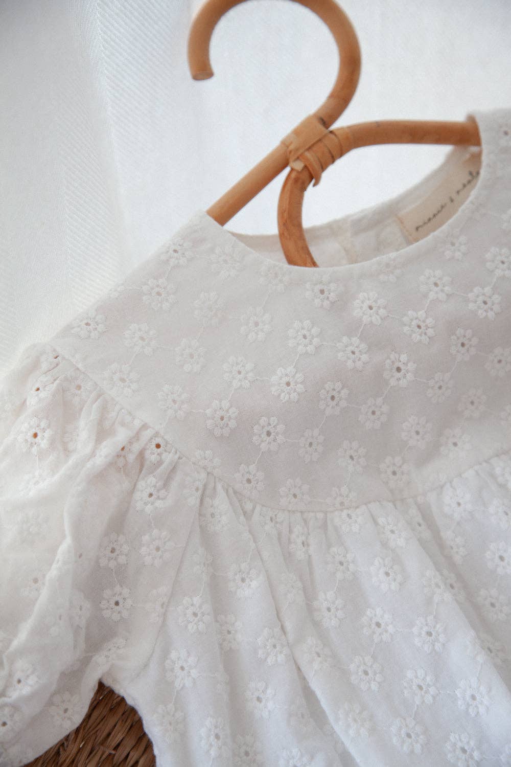 Minnie & Monty - White Daisy Short Puff Sleeve Romper
