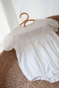 Minnie & Monty - White Daisy Short Puff Sleeve Romper